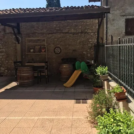 公寓 Borgo Volciano Garda App.2 罗伊