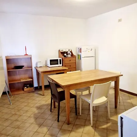 Borgo Volciano Garda App.2 * 罗伊
